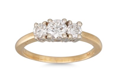 Lot 318 - A THREE STONE DIAMOND RING, the brilliant cut...