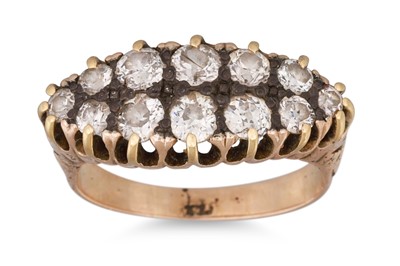 Lot 230 - AN ANTIQUE DIAMOND CLUSTER RING, boat shaped,...