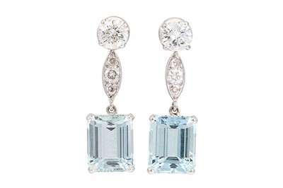 Lot 279 - A PAIR OF AQUAMARINE AND DIAMOND DROP EARRINGS,...