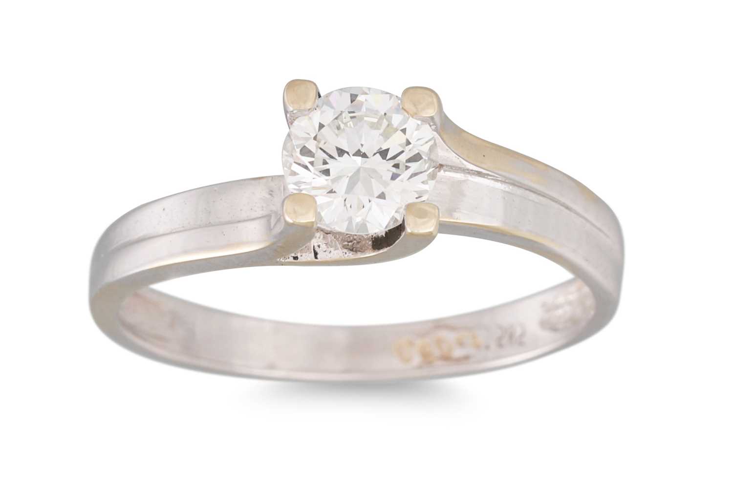 Lot 47 - A DIAMOND SOLITAIRE RING, the brilliant cut...