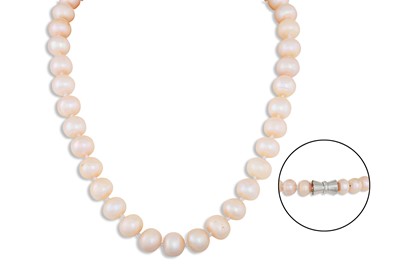 Lot 90 - A CULTURED PEARL NECKLACE, with magnetic metal...