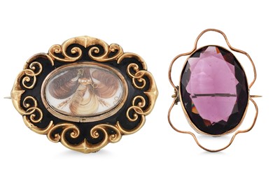 Lot 92 - A LARGE VICTORIAN MORNING BROOCH/PENDANT, with...