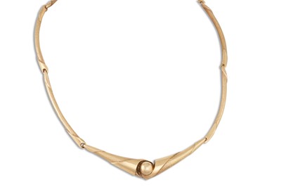 Lot 177 - A HEAVY 18CT GOLD SWEDISH DESIGNED NECKLACE,...