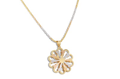 Lot 269 - AN 18CT GOLD THREE COLOUR FLOWER PENDANT,...
