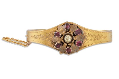 Lot 169 - AN ANTIQUE GEM SET BANGLE, mounted in 18ct...