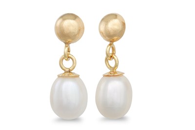 Lot 22 - A PAIR OF PEARL DROP EARRINGS, the cream tone...