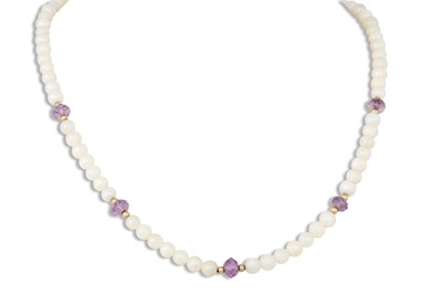Lot 75 - A CULTURED PEARL AND AMETHYST NECKLACE, the...