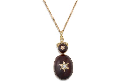 Lot 302 - AN ANTIQUE CABOCHON GARNET AND OLD CUT DIAMOND...