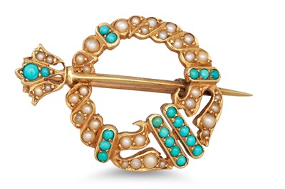 Lot 44 - A VINTAGE TARA STYLE BROOCH, set with seed...