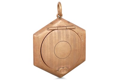 Lot 48 - A LADY'S POWDER COMPACT, in 9ct rose gold,...