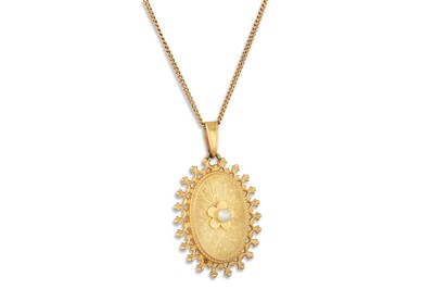 Lot 50 - A CULTURED PEARL PENDANT ON A CHAIN, 7.6 g.