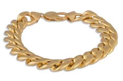 Lot 122 - A 9CT GOLD FLAT CURB LINK BRACELET, 26.5 g.