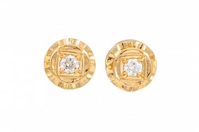 Lot 110 - A PAIR OF DIAMOND STUD EARRINGS, the brilliant...