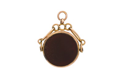 Lot 111 - AN ANTIQUE GOLD SWIVEL SEAL, set with...