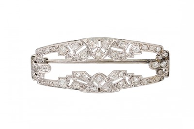 Lot 114 - AN ANTIQUE ART DECO DIAMOND BROOCH, of...