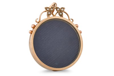 Lot 12 - AN ANTIQUE GOLD DOUBLE SIDED LOCKET, seed...