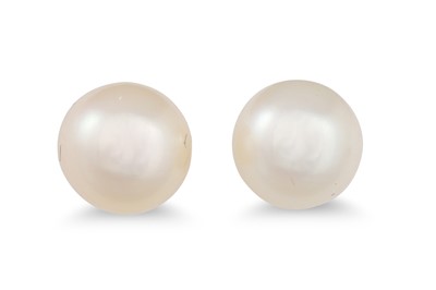 Lot 13 - A PAIR OF CULTURED PEARL EARRINGS, cream tones...