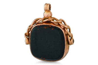 Lot 17 - AN ANTIQUE GOLD SWIVEL SEAL, carnelian and...