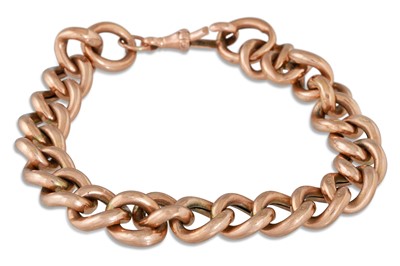 Lot 31 - AN ANTIQUE GOLD CURB LINK BRACELET, each link...