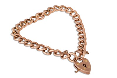 Lot 69 - AN ANTIQUE GOLD CURB LINK BRACELET, with...