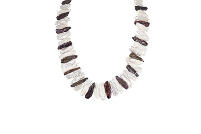Lot 118 - A MOTHER OF PEARL NECKLACE, with silver clasp