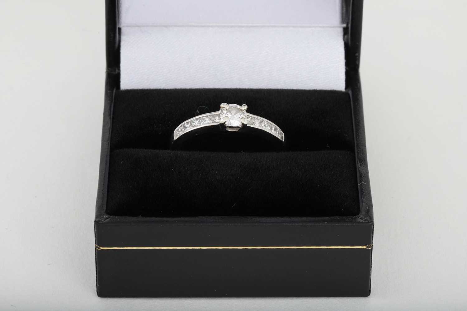 Lot 72 - A DIAMOND SOLITAIRE RING, the brilliant cut...