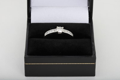 Lot 72 - A DIAMOND SOLITAIRE RING, the brilliant cut...