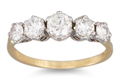 Lot 175 - A FIVE STONE DIAMOND RING, the graduated...
