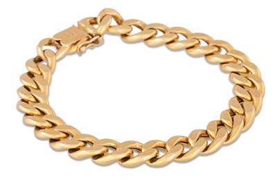 Lot 160 - AN 18CT GOLD CURB LINK BRACELET, hollow links,...