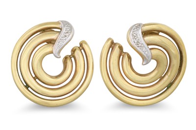 Lot 15 - A PAIR OF DIAMOND SET EARRINGS, of circular...