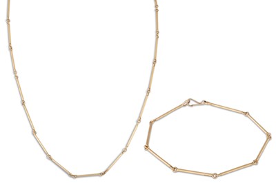 Lot 21 - A BATTON LINK NECKLACE, in 9ct gold, 5.7 g,...