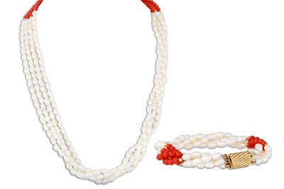 Lot 25 - A SET OF FRESHWATER CULTURED PEARLS, together...