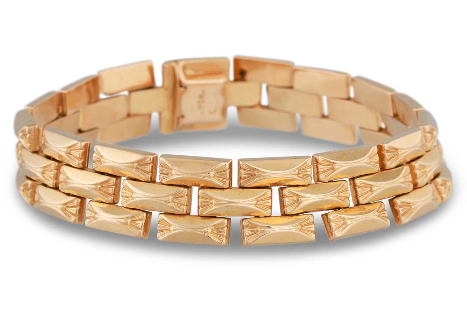 Lot 27 - A BRICK LINK BRACELET, in 18ct gold, stamped...