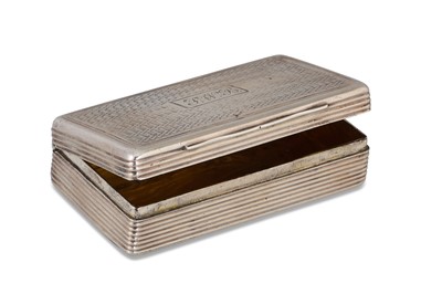 Lot 409 - A SILVER GEORGE IV ENGINE TURNED SNUFF BOX,...