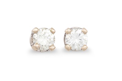 Lot 191 - A PAIR OF DIAMOND STUD EARRINGS, the brilliant...