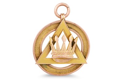 Lot 116 - AN ANTIQUE 9CT GOLD MASONIC PENDANT, 7.7 g.