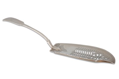 Lot 385 - AN IRISH FIDDLE PATTERN GEORGE III FISH SLICE,...