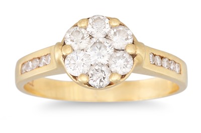 Lot 112 - A DIAMOND CLUSTER RING, seven round brilliant...