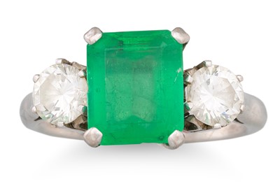 Lot 282 - AN EMERALD AND DIAMOND THREE STONE RING, the...
