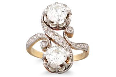 Lot 283 - AN EDWARDIAN DIAMOND TOI ET MOI RING, set with...