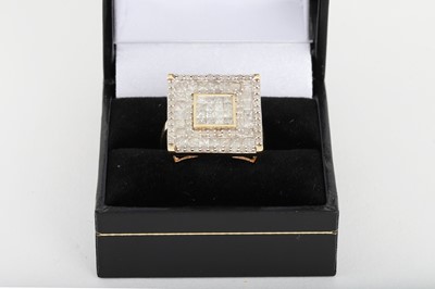 Lot 84 - A DIAMOND CLUSTER RING, mounted in 9ct white...