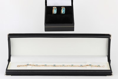 Lot 85 - A BLUE TOPAZ SET BRACELET, in yellow gold,...