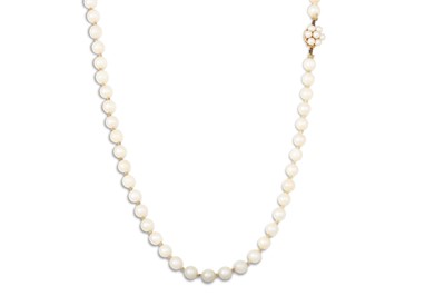 Lot 234 - A SET OF MID 20TH CENTURY CULTURED PEARLS, to...