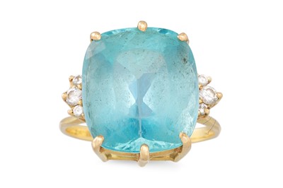 Lot 237 - AN AQUAMARINE RING, the cushion cut stone to...