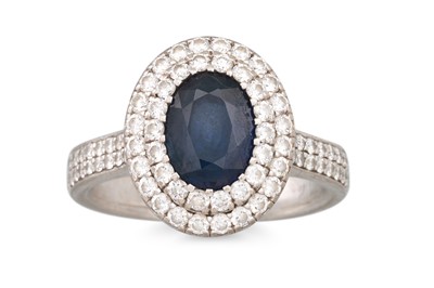Lot 212 - A SAPPHIRE AND DIAMOND CLUSTER RING, the oval...