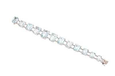 Lot 244 - AN AQUAMARINE BRACELET, set with graduated...