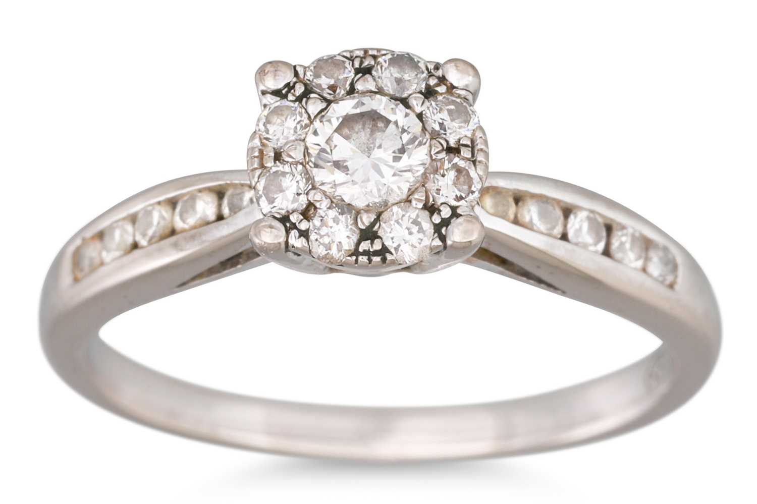 Lot 71 - A DIAMOND SOLITAIRE RING, the round brilliant...