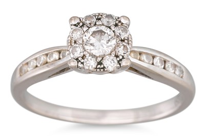Lot 71 - A DIAMOND SOLITAIRE RING, the round brilliant...