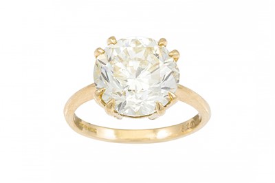 Lot 423 - A DIAMOND SOLITAIRE RING, the brilliant cut...
