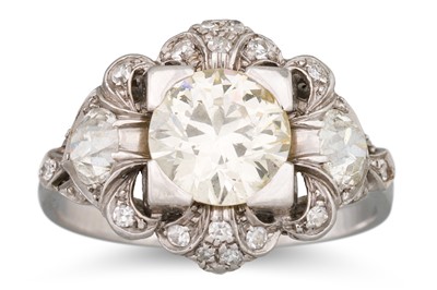 Lot 270 - A RETRO DIAMOND RING, the old cut diamond to a...